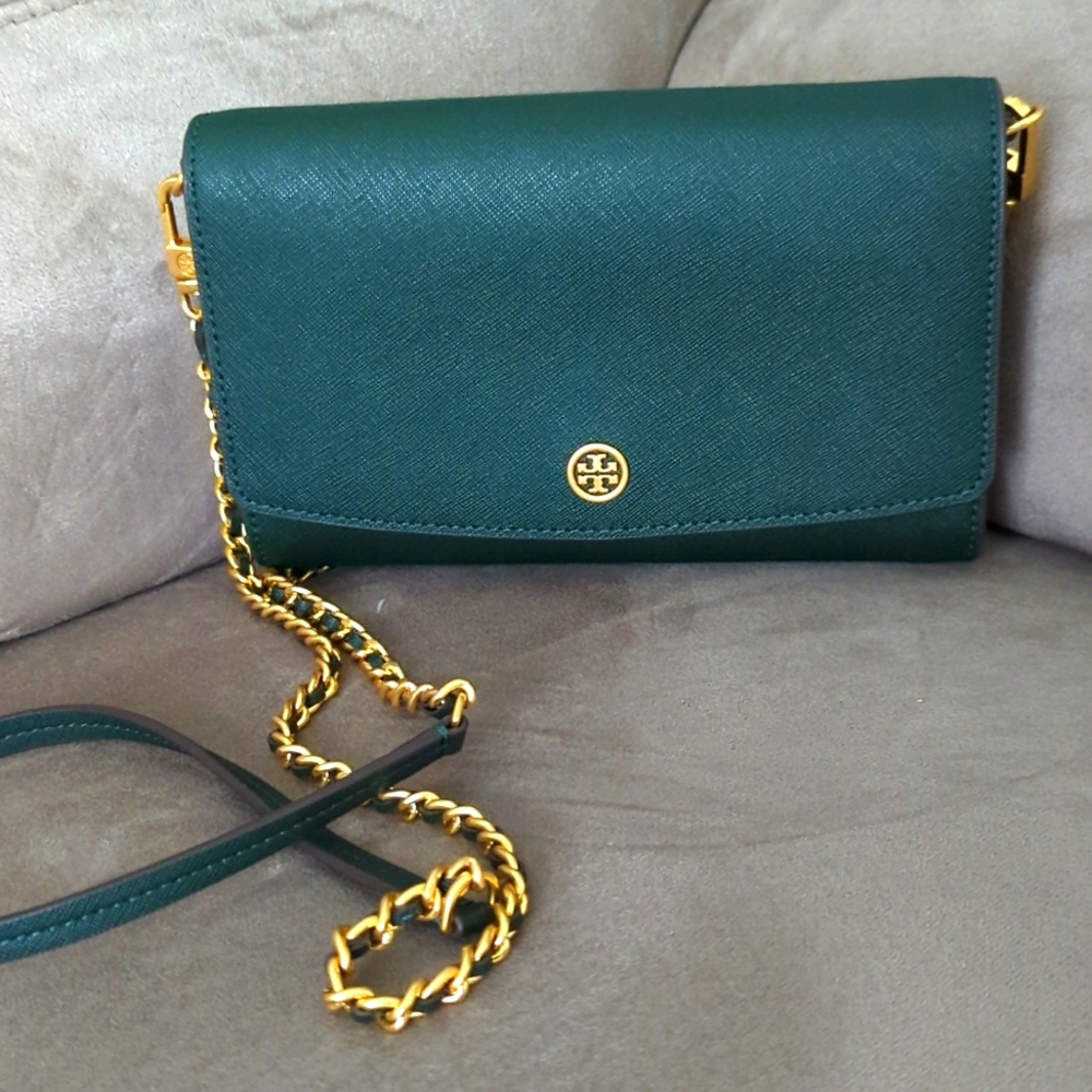 Tory Burch Green wallet on chain